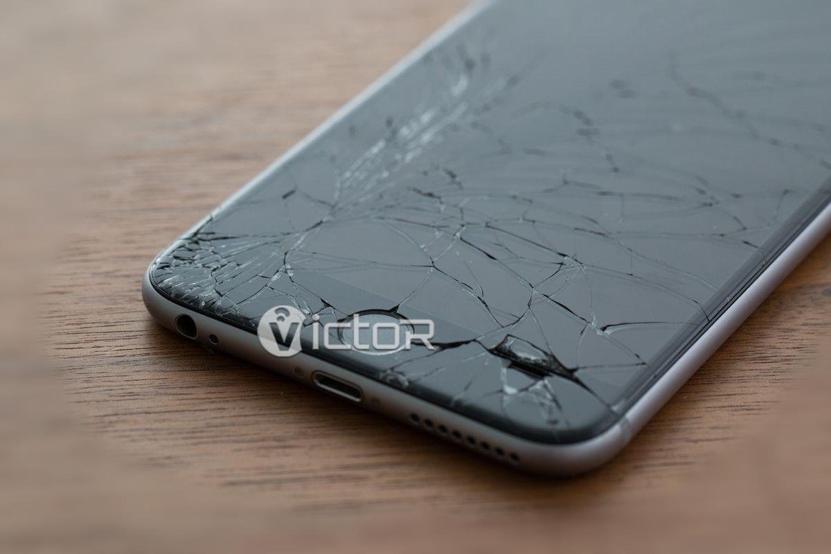 broken smartphone screens - smartphone with broken screen - 4